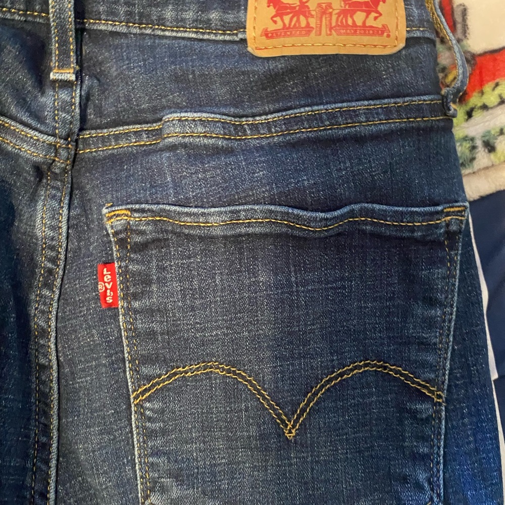 Women Levi skinny jeans